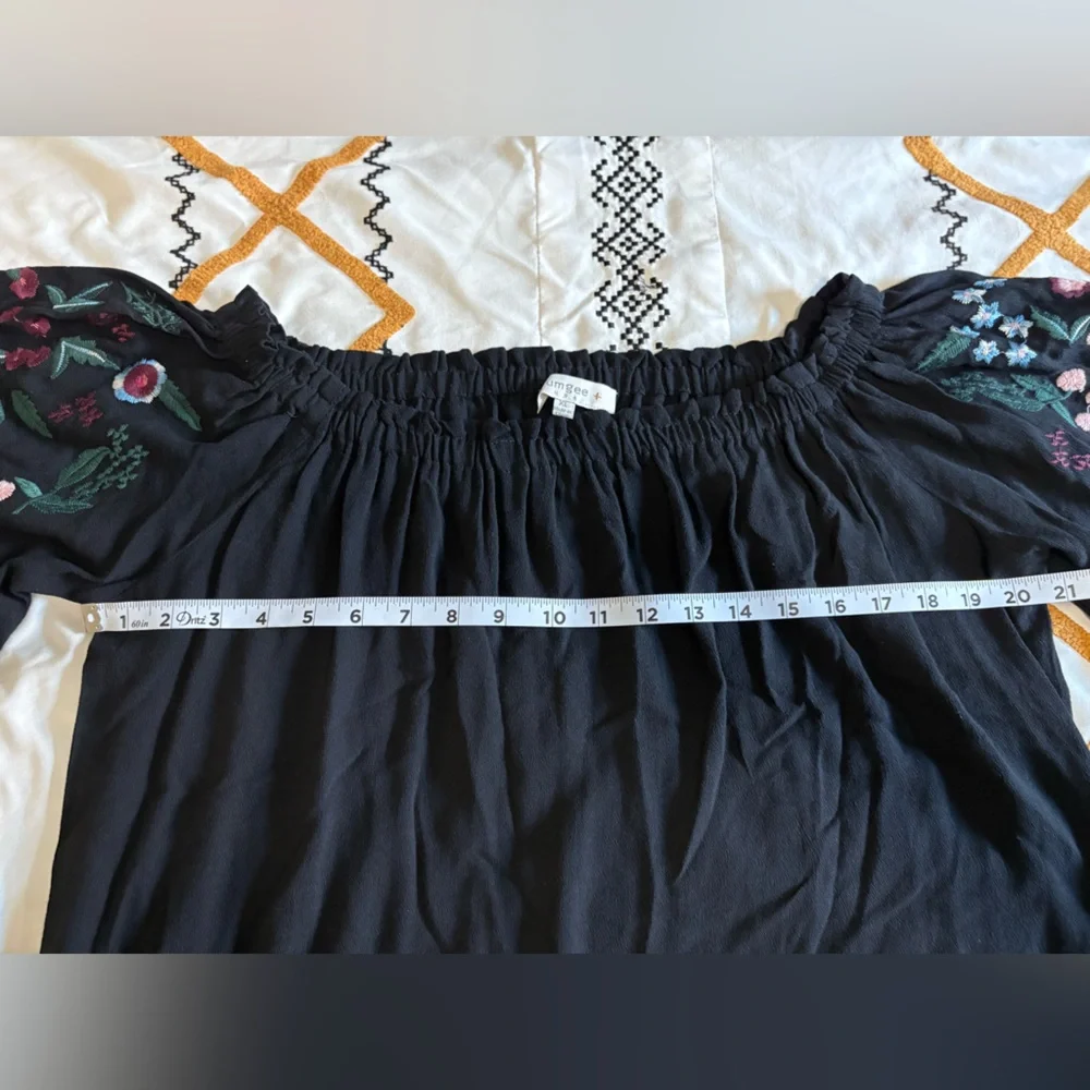 Umgee Black Floral Embroidered Top - Picture 6 of 8